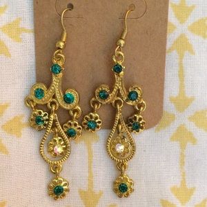 NWOT GoLd chandelier earrings with emerald gems
